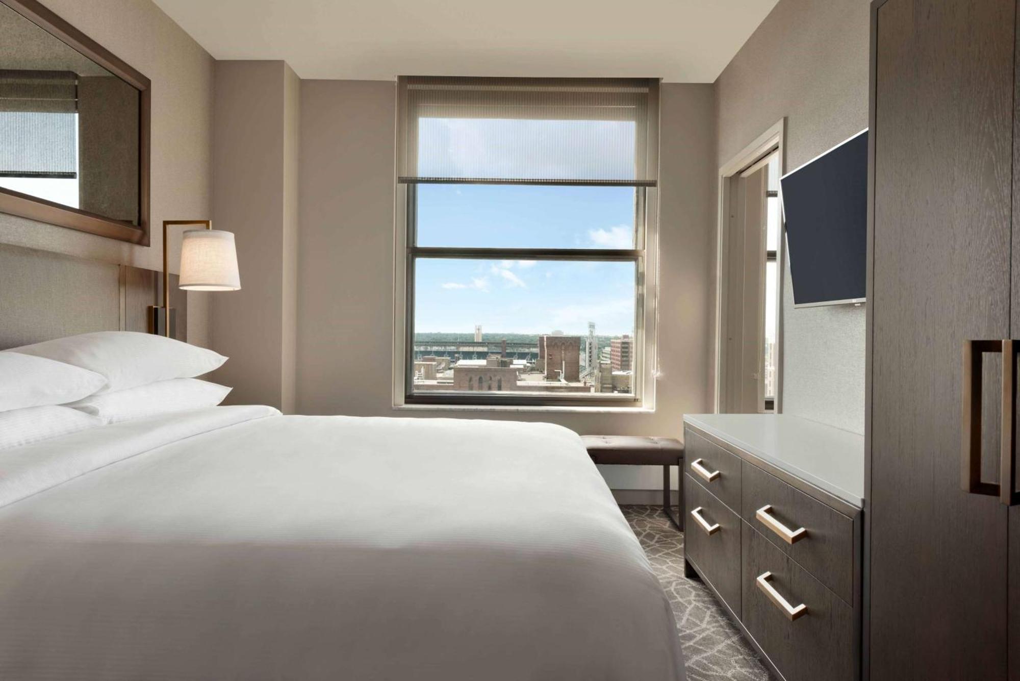 Embassy Suites By Hilton Minneapolis Downtown Hotel Екстер'єр фото
