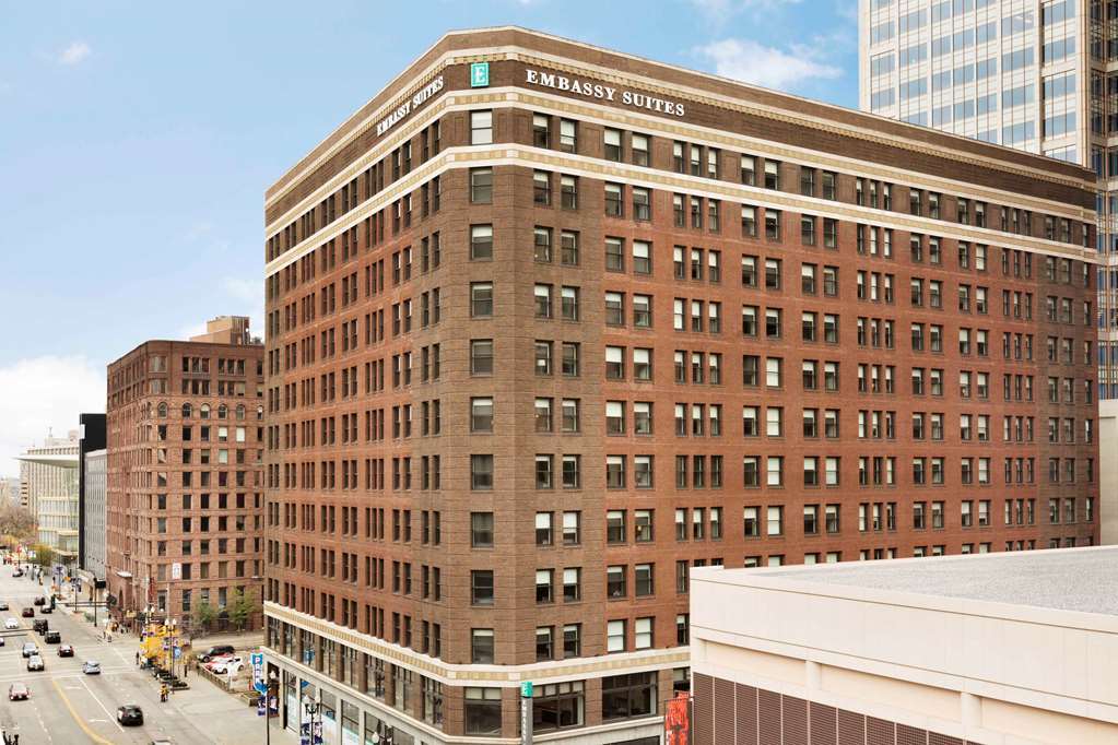 Embassy Suites By Hilton Minneapolis Downtown Hotel Екстер'єр фото